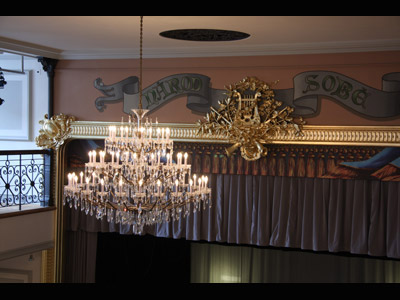 09 Hall - chandeliers